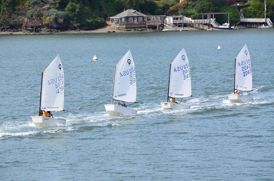 Sailing Dinghy vs Keelboat: Which Should a Beginner Choose?