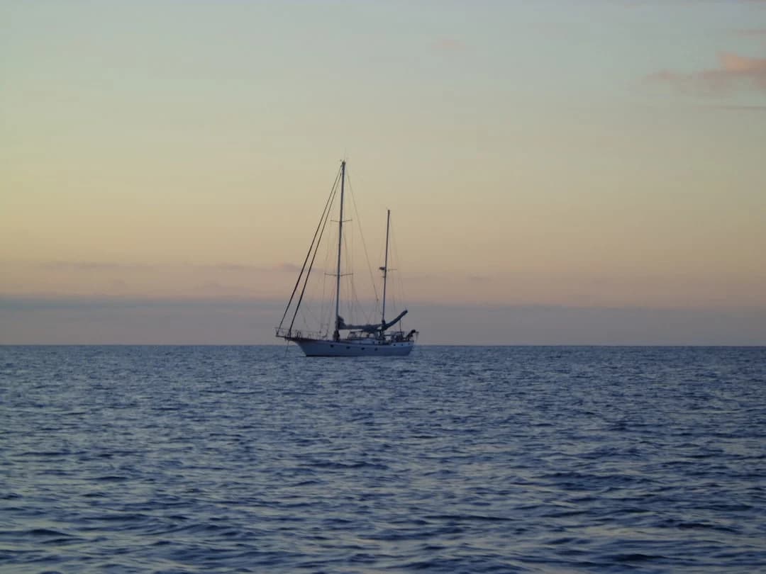 Crossing the Pacific by Sailboat: Routes & Season Guide