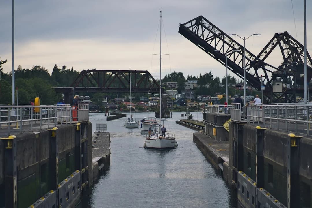 Sailing Through a Lock: Lines, Fenders & Crew Guide